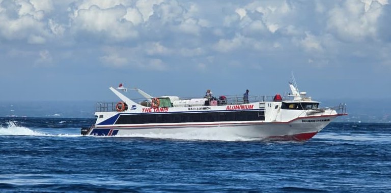 Tanis Boat